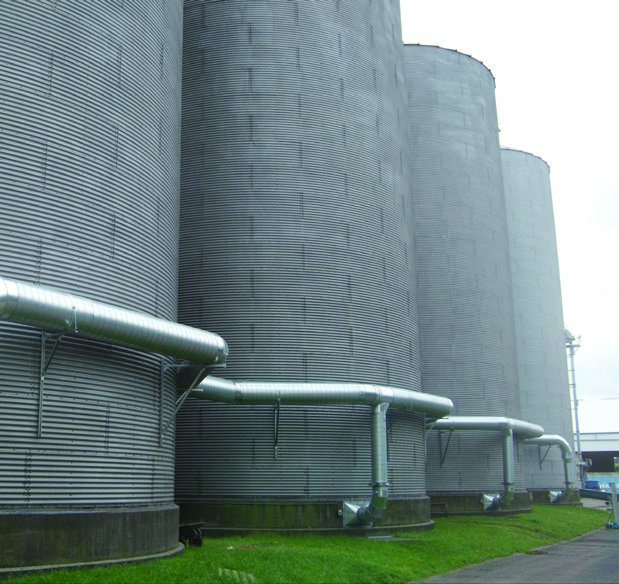 Cooling air from the grain cooling is distributed via air ducts